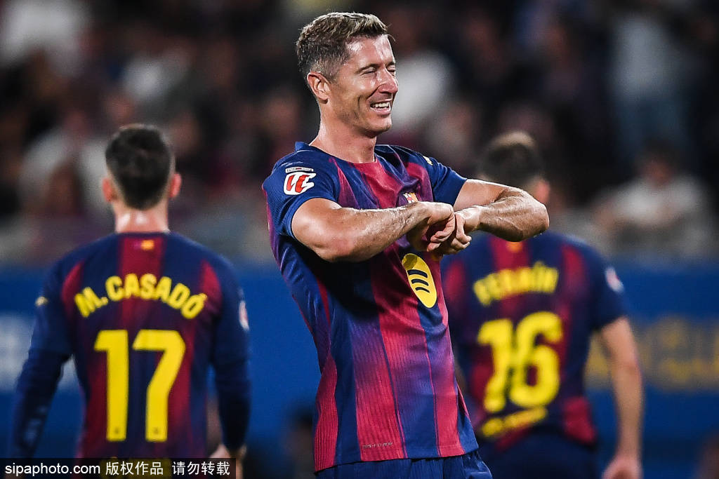 巴萨逆袭！阿德里安·索拉闪耀全场，35-25大胜瓦拉多利德